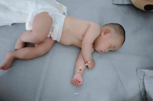 宁国怀孕多久会显肚子